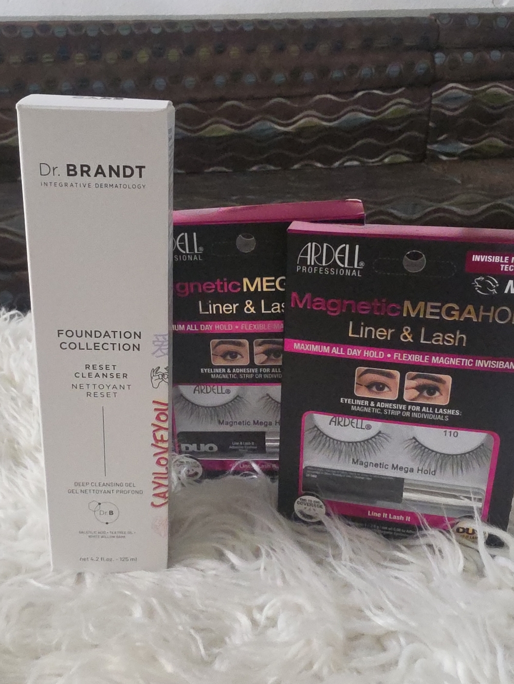 Dr. BRANDT Foundation Collection Reset Cleanser - White And 2 Pairs Of Lashes
